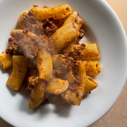 リガトーニにボロネーゼソース