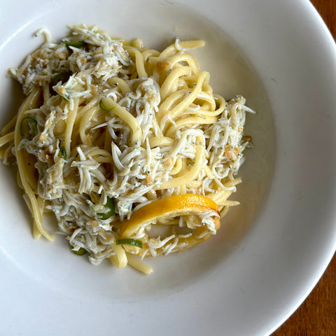 Aglio olio e peperoncino con Bianchetti dello Shonan, peperoncino verde e limone 湘南しらすと青唐辛子、レモンのアーリオオーリオ・エ・ペペロンチーノ