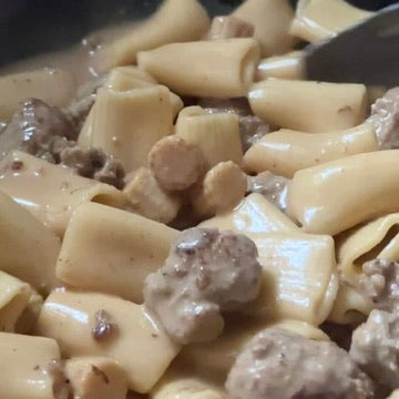 自家製サルシッチャとヤングコーンのソース