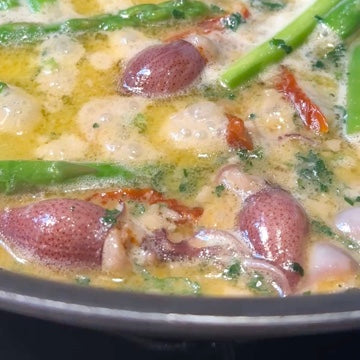 Aglio olio e peperoncino con Calamari Lucciola　　ホタルイカのアーリオオーリオ・エ・ペペロンチーノ