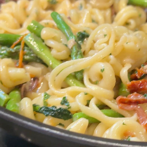 Aglio olio e peperoncino con Calamari Lucciola　　ホタルイカのアーリオオーリオ・エ・ペペロンチーノ